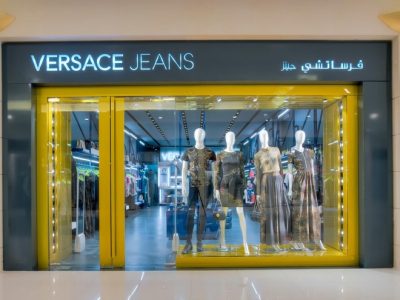 Dünyaca ünlü lüks moda markası Versace Jeans Magreyi tercih etti.