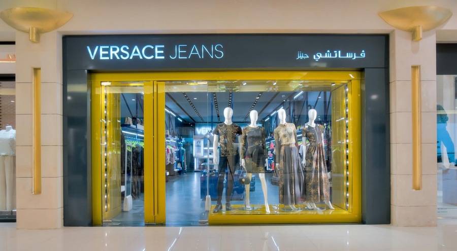 Dünyaca ünlü lüks moda markası Versace Jeans Magreyi tercih etti.